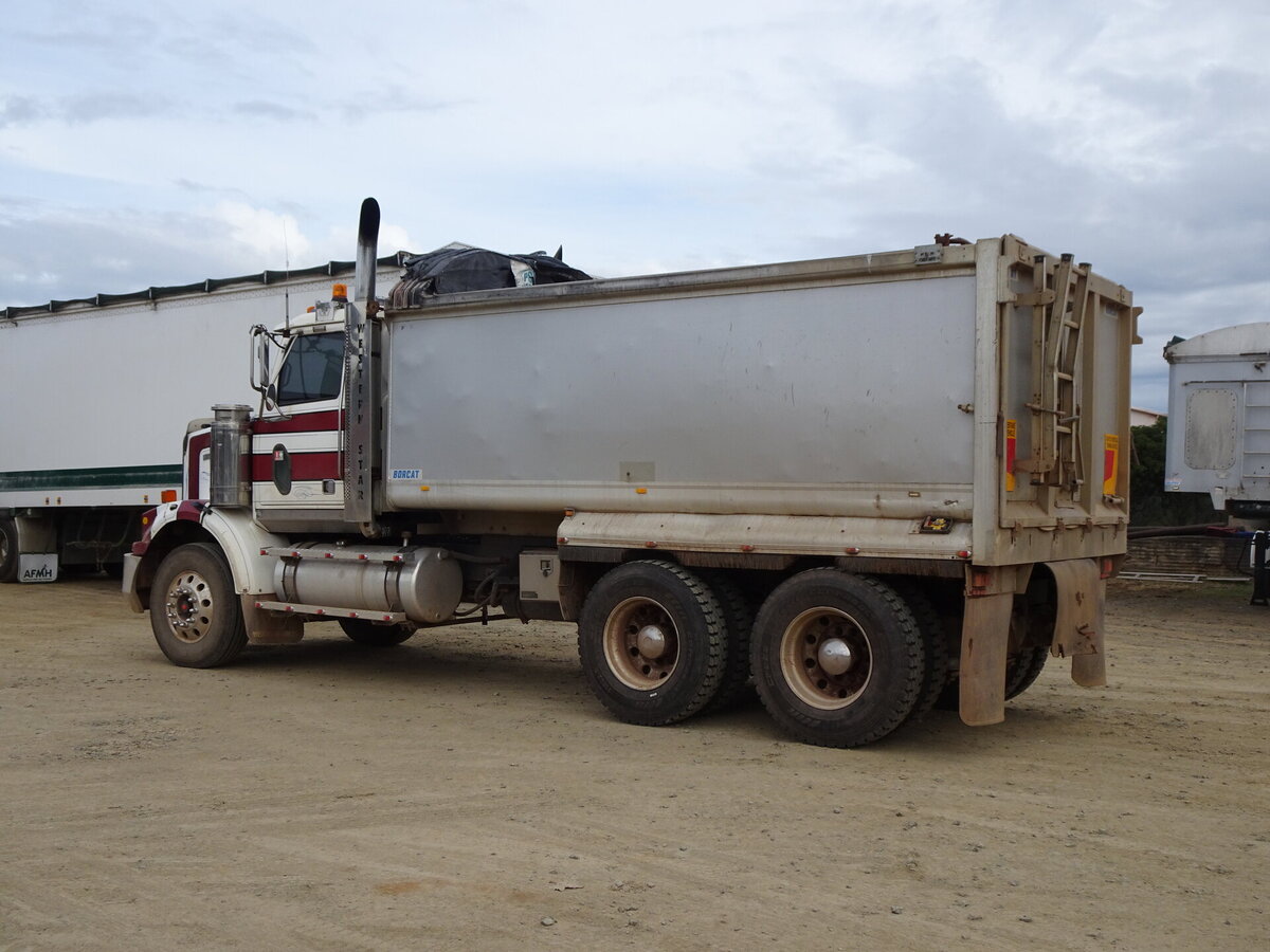 Before: Geoff McSpadden's original mesh retractable tarp, opened at the front of the trailer.