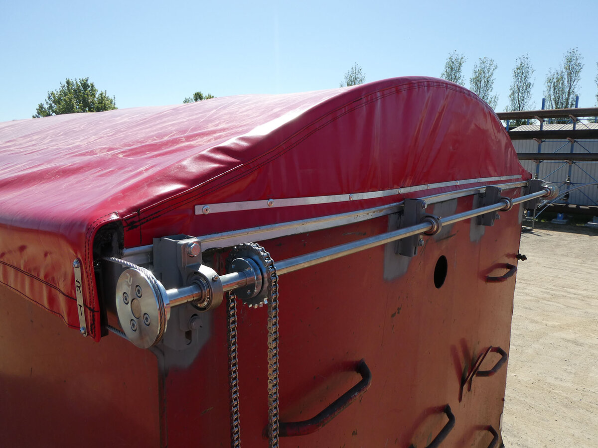 Close look at a Tail-Wind retractable tarp on a truck trailer