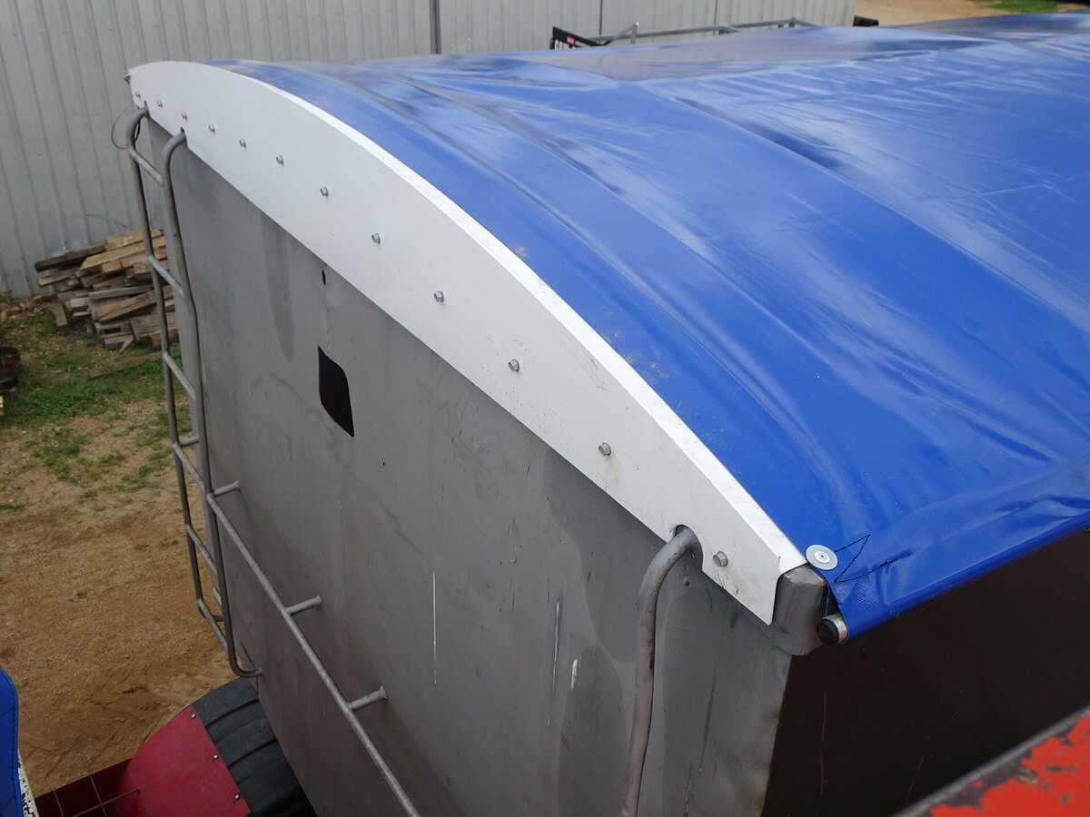 Close look at a truck roll over tarp fitting
