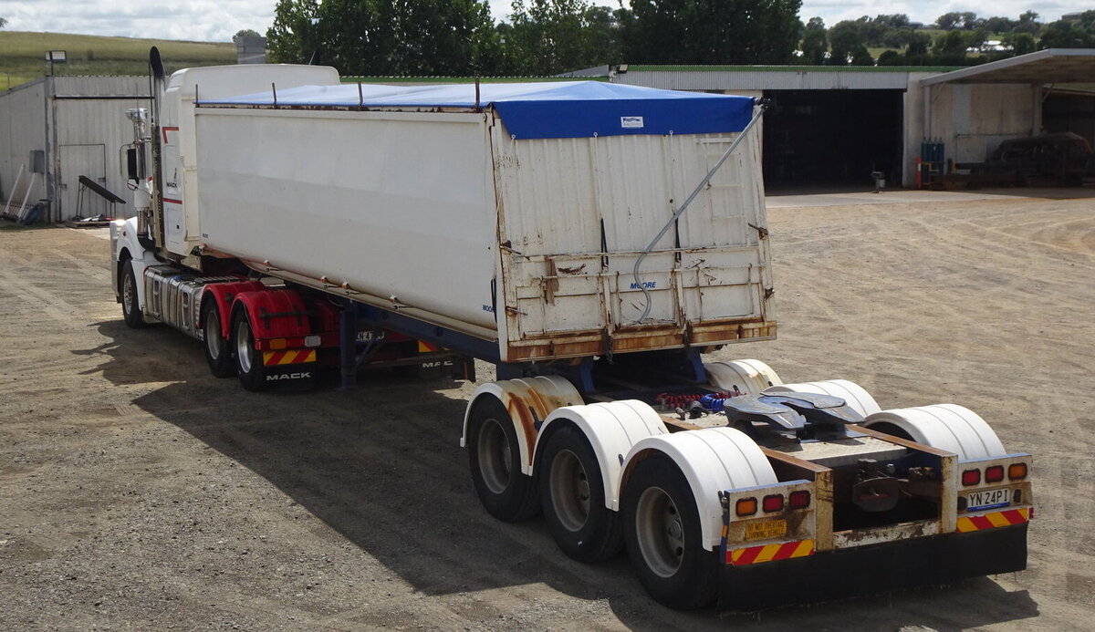 A roll-over tarp system from Ellis and Sons Group for Ben Scott Contracting (Forbes NSW) with a traditional flap seal.
