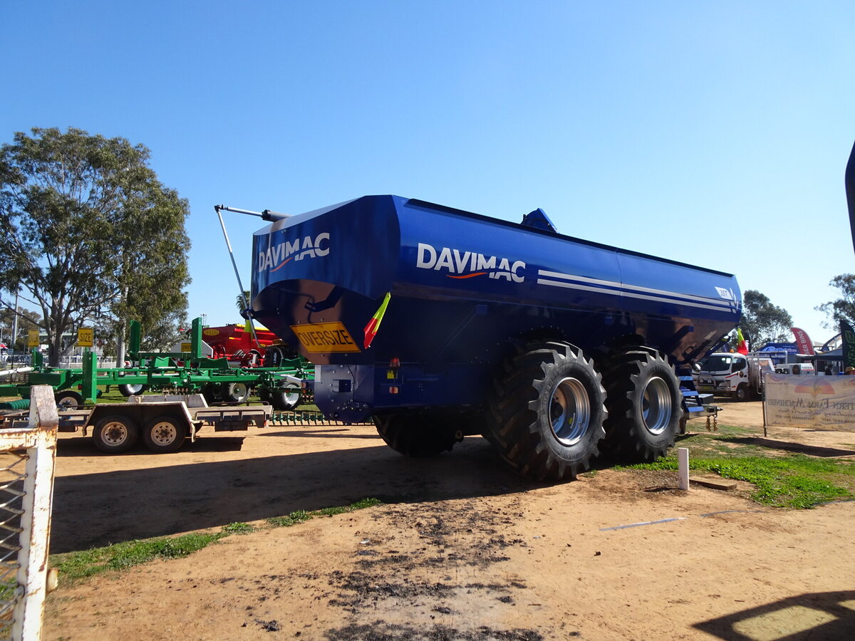 Davimac demonstrator at the Nyngan Ag Expo